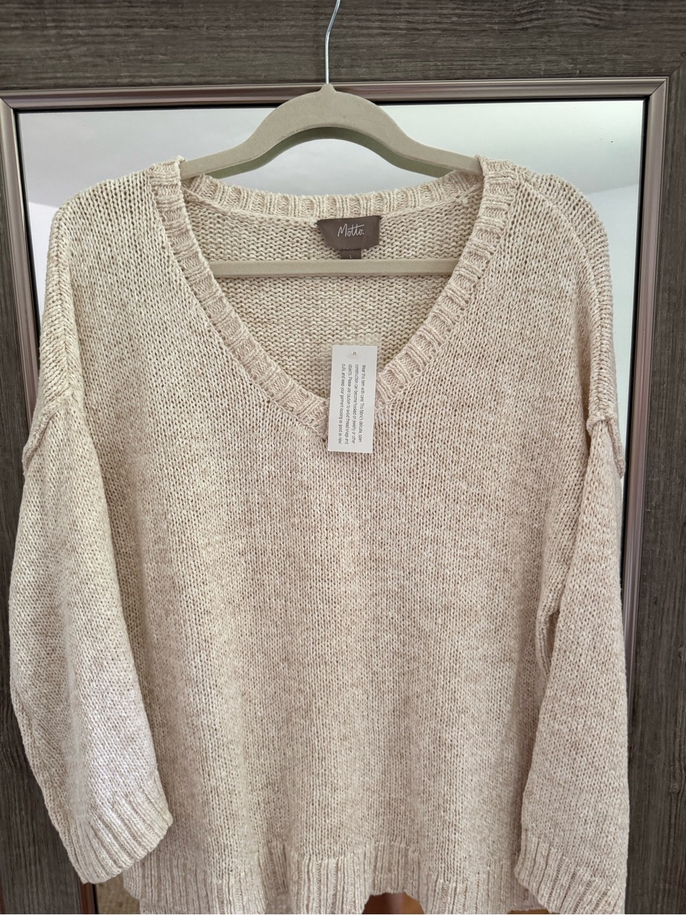 Motto Cream V-Neck Knit Sweater NWT